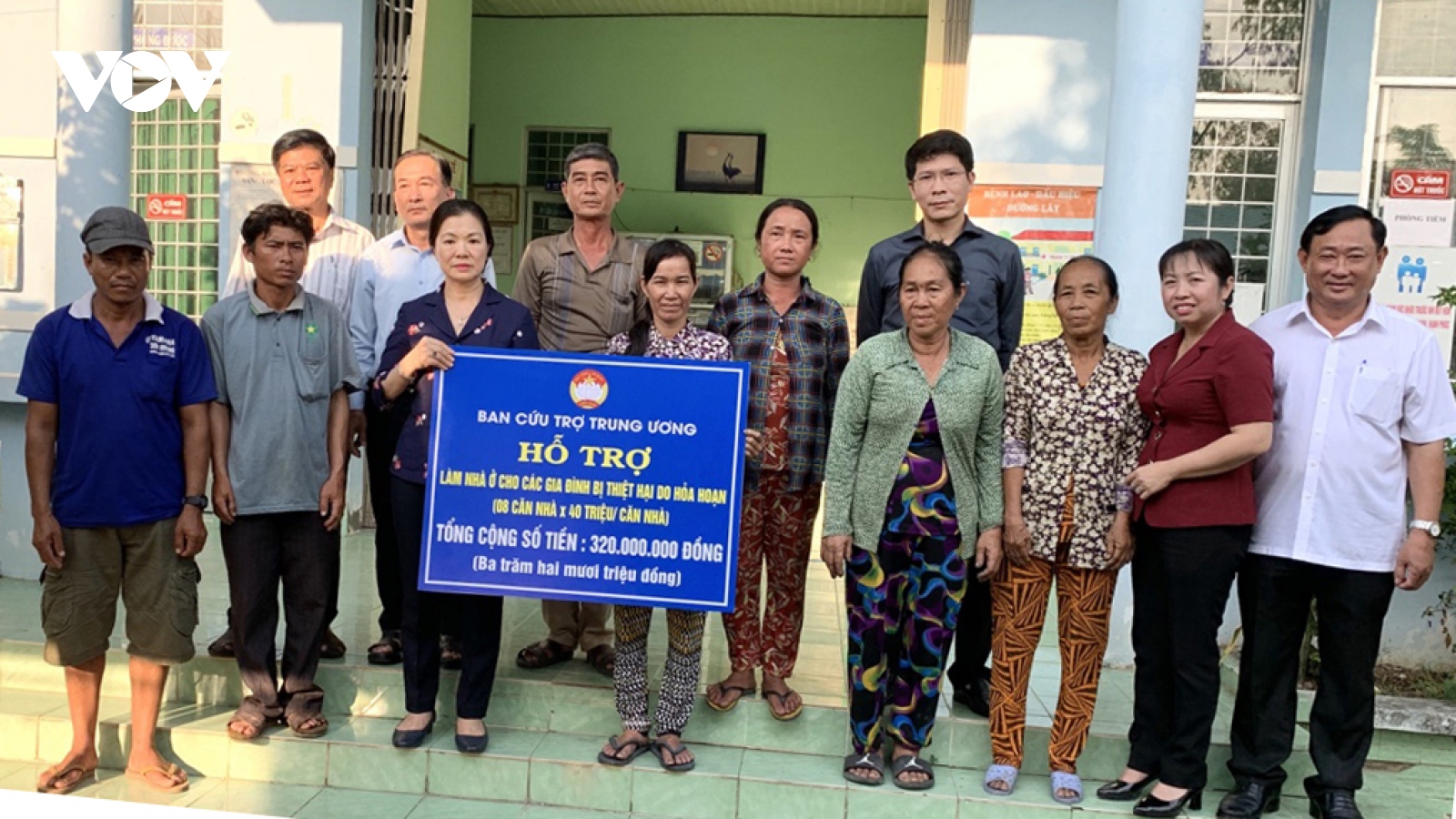 Hỗ trợ xây nhà mới cho 8 hộ dân có nhà bị cháy ở Châu Đốc, An Giang